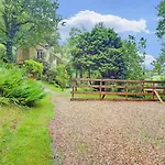 Hill View Holiday Home With Garden