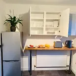 Free Parking Stylish 3 Bed With Garden