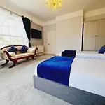 Beaufort Lodge - Central Location & Free Parking