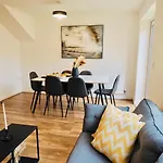 Stylish New Build With Garden And Free Parking