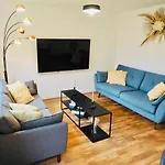 Stylish New Build With Garden And Free Parking