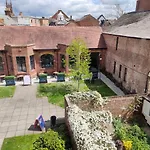 Stunning 2-Bed Listed Apartment In Taunton\'S Historic Centre