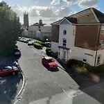 Central Taunton 2-Bedroom Apartment, Great Location!