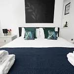 Free Parking Good Location With Garden