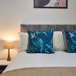 Host & Stay - 23 Waterside Place