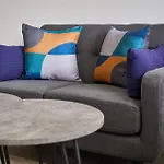 Host & Stay - 23 Waterside Place