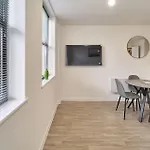 Host & Stay - 23 Waterside Place