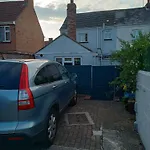 Cheerful 3-Bedroom Townhouse With Free Parking On Site