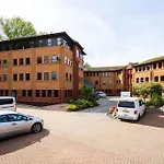 Waterside 2 Bed Apartment Taunton & Free Off Road Parking & Wifi