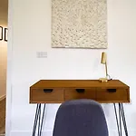 Comfy One Br | Free Parking
