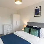 Host & Stay - 36 Waterside Place