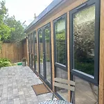 Apple-Tree Lodge