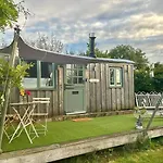 Willowbank Shepherds Hut