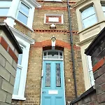 Stylish Flat In Central Taunton