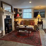 Charming Historic Apartment Adjoining Beautiful Central Taunton Park