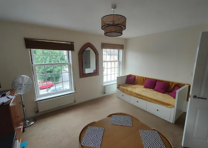 Central Taunton 2-Bedroom Apartment, Great Location!