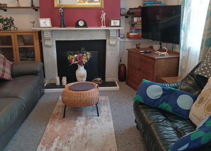 Cheerful 3-Bedroom Townhouse With Free Parking On Site