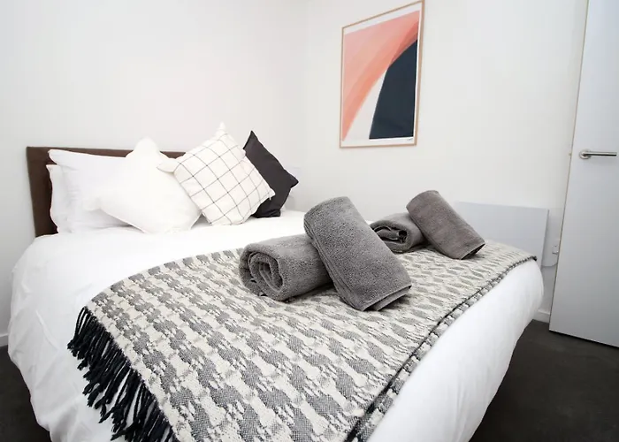 Modern Two Br | Free Parking