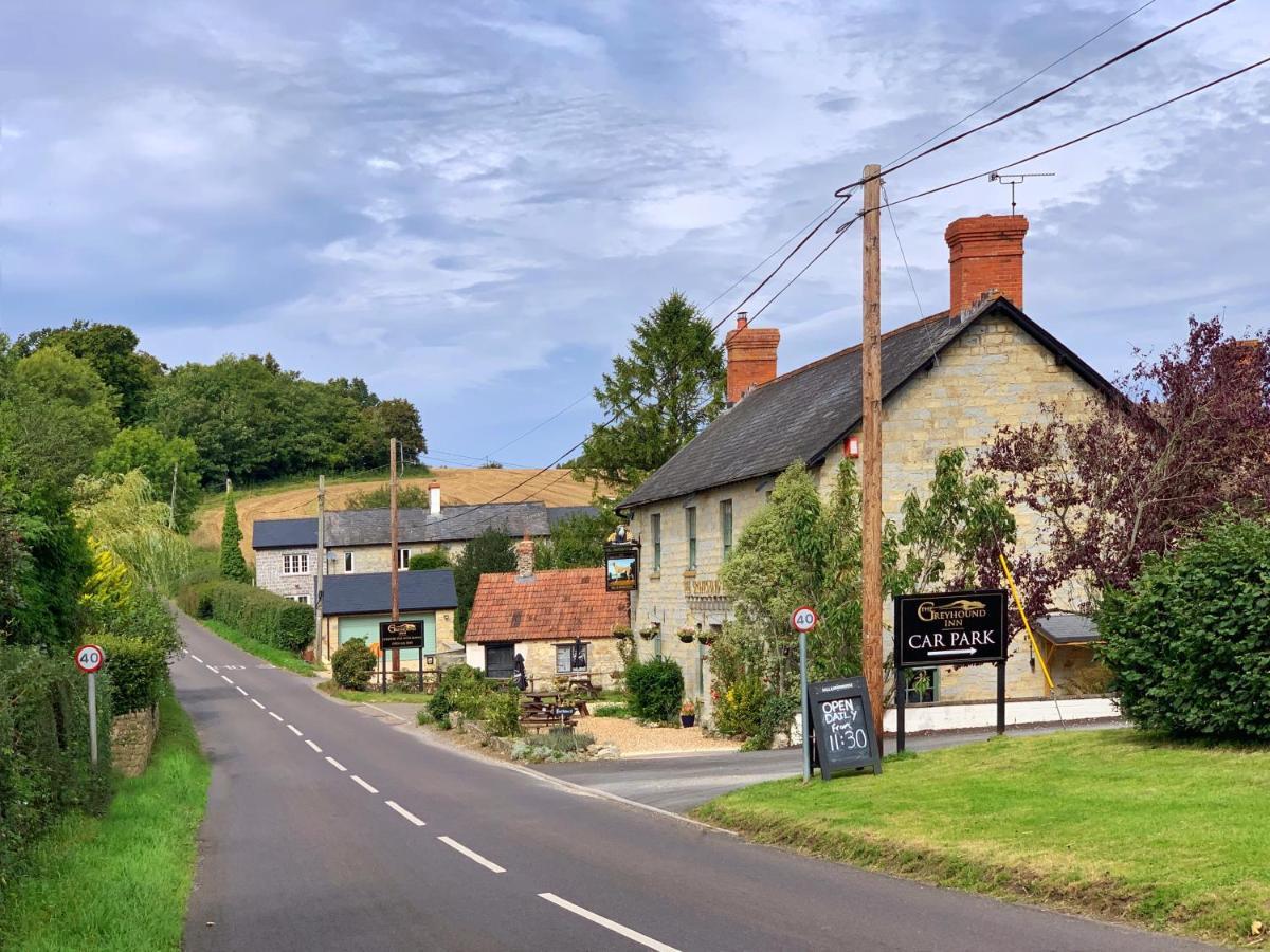 Inn The Greyhound 4*