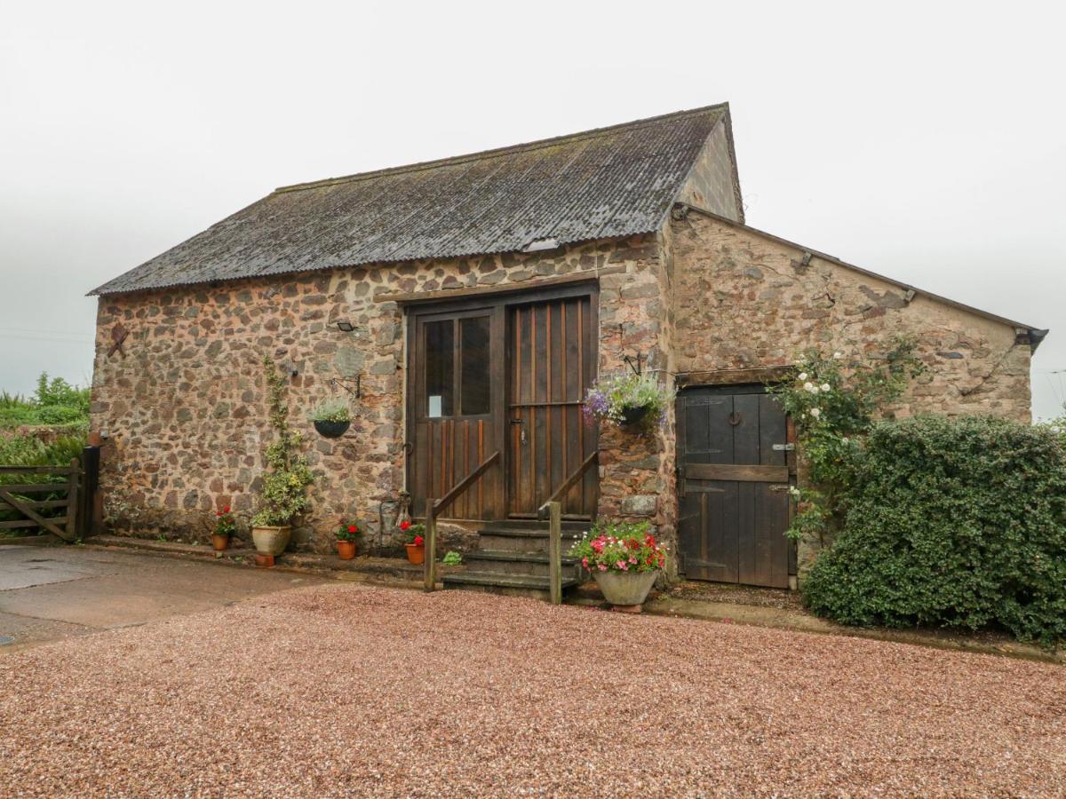 Holiday home Flora's Barn *