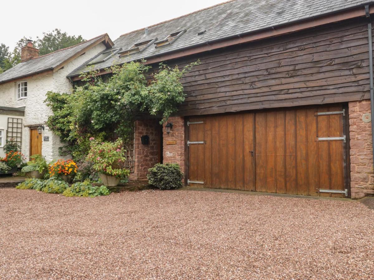 Holiday home Flora's Barn *