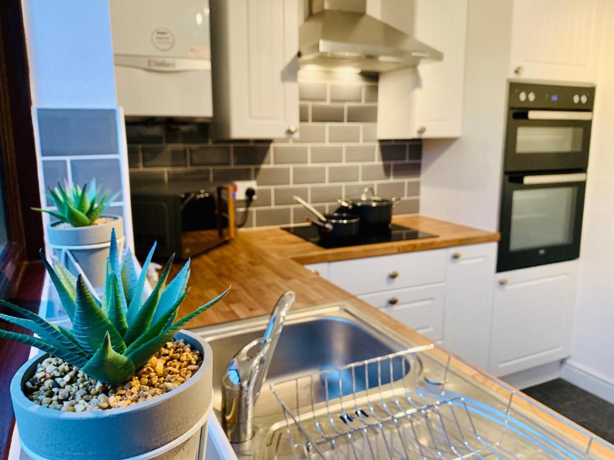 Free Parking Stylish 3 Bed With Garden Taunton