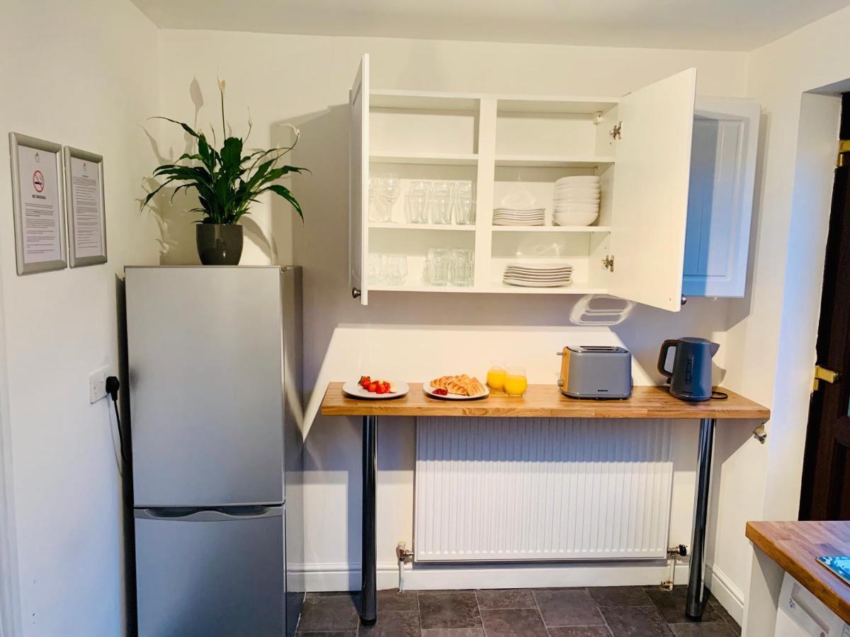 Free Parking Stylish 3 Bed With Garden Holiday home Taunton