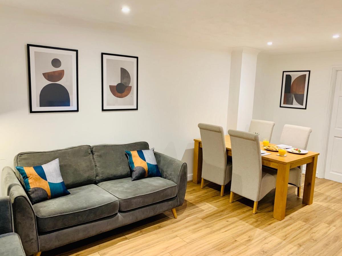 Free Parking Stylish 3 Bed With Garden Holiday home Taunton