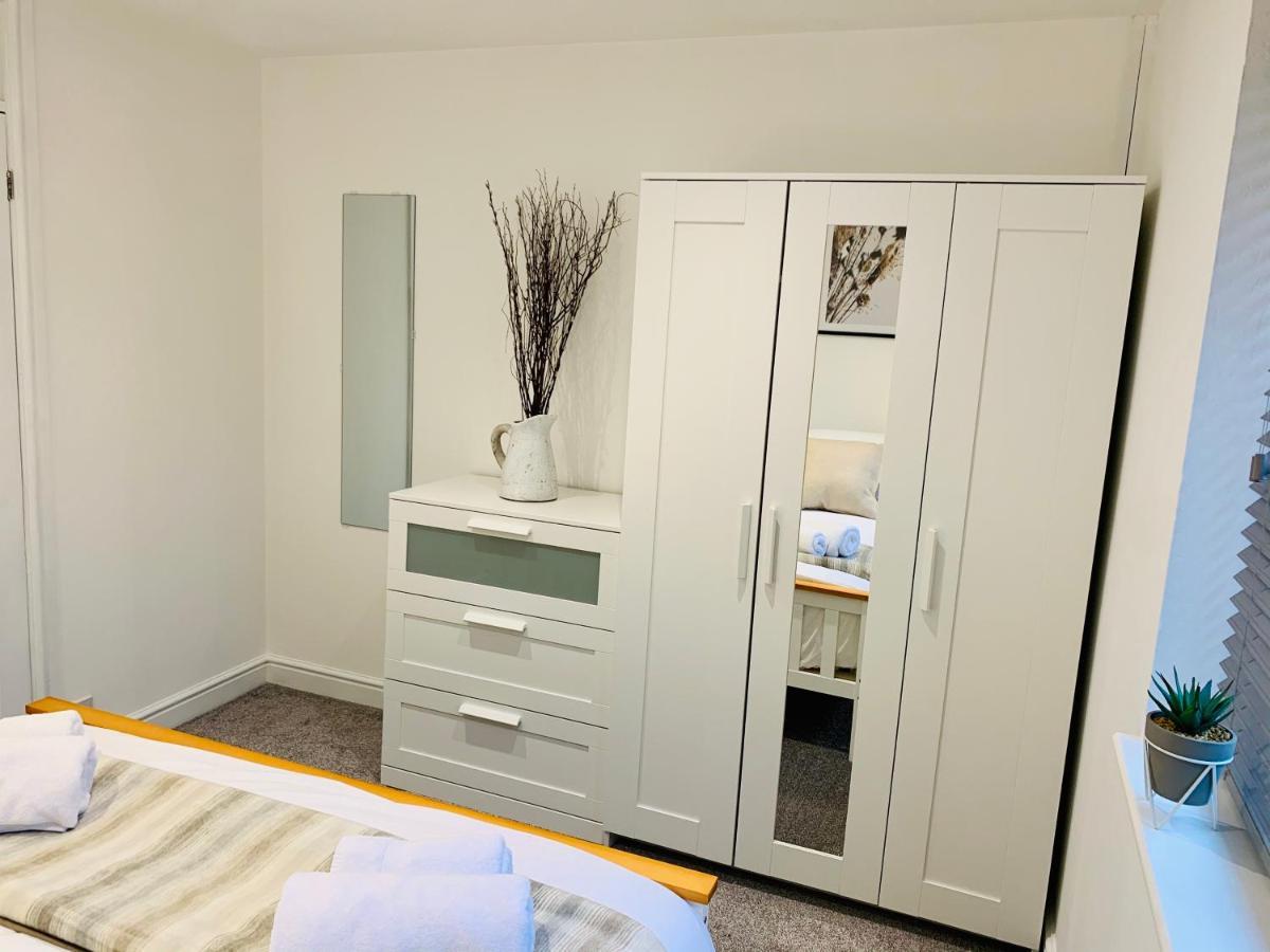 Free Parking Stylish 3 Bed With Garden Holiday home