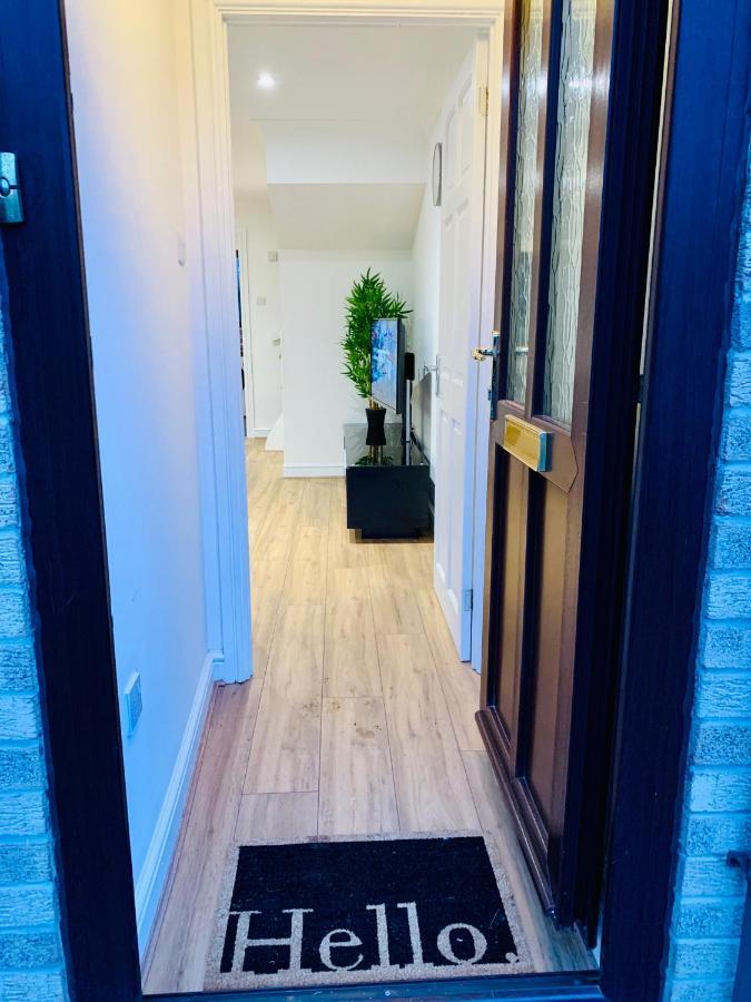 Free Parking Stylish 3 Bed With Garden * Taunton