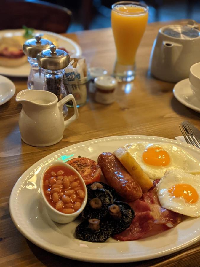 Inn The Greyhound 4*
