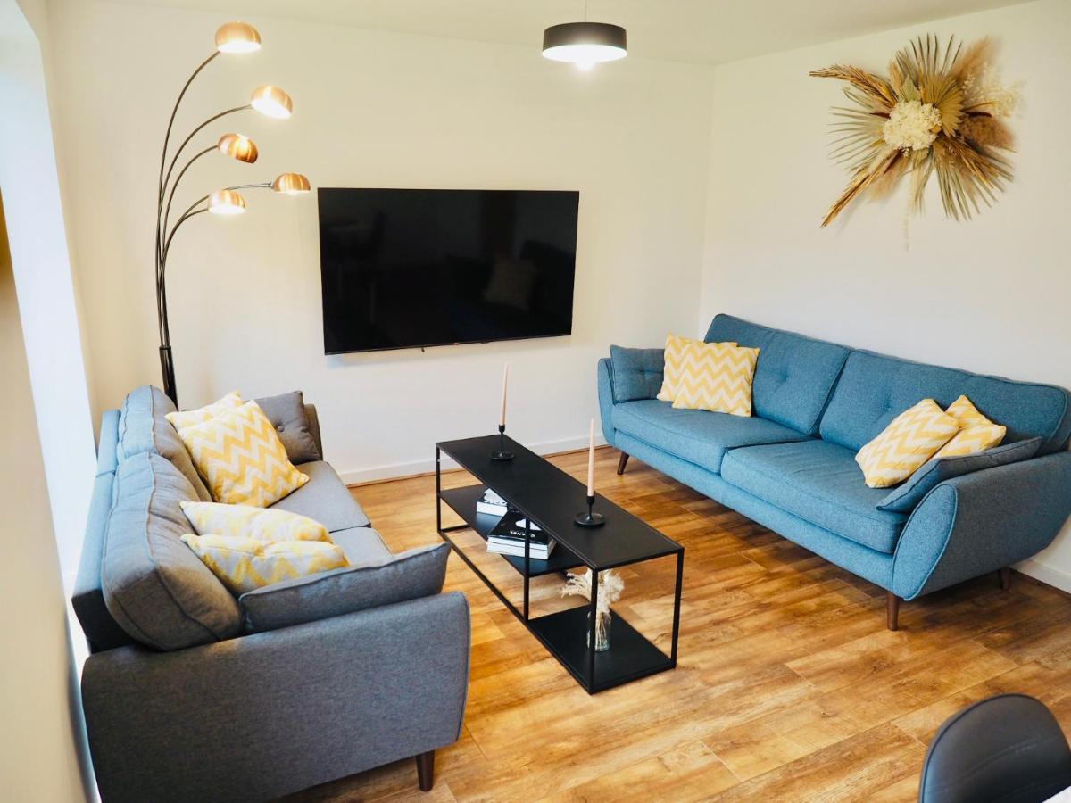 Stylish New Build With Garden And Free Parking *