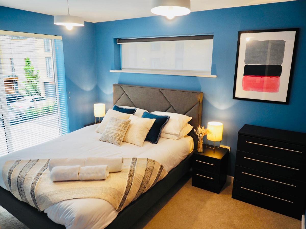 Holiday home Stylish New Build With Garden And Free Parking *