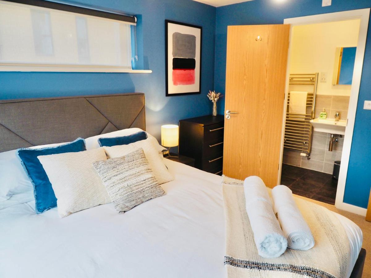 Stylish New Build With Garden And Free Parking Taunton