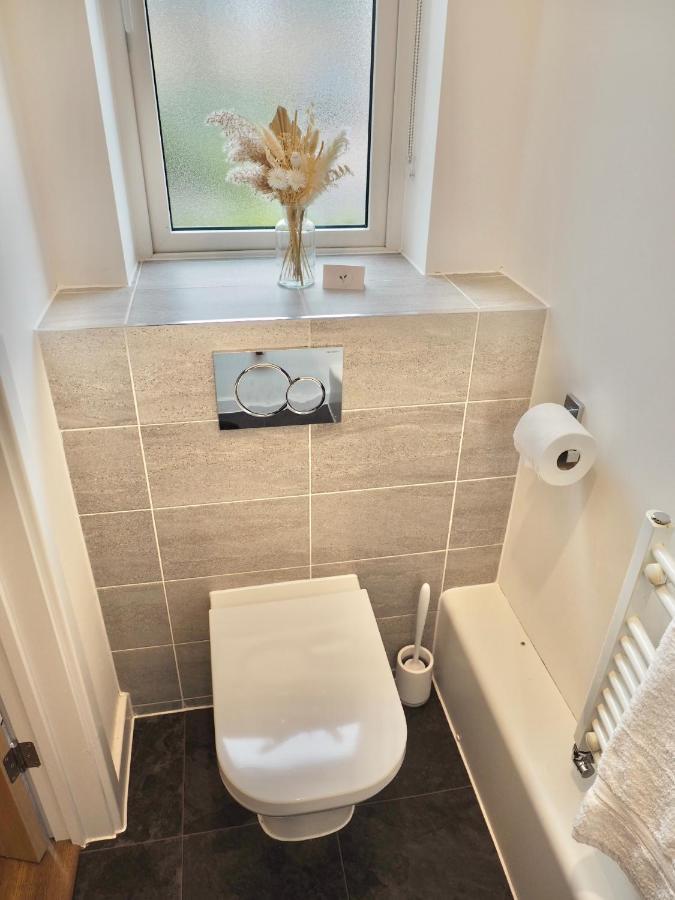 Stylish New Build With Garden And Free Parking Holiday home Taunton