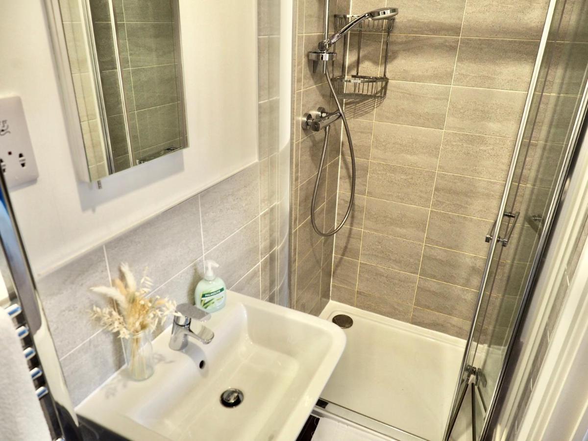 Stylish New Build With Garden And Free Parking * Taunton