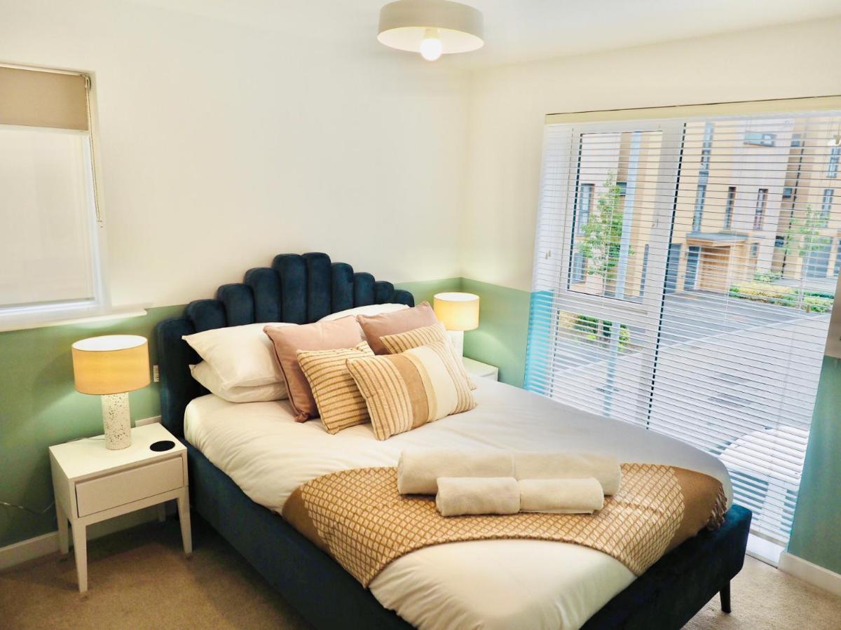 Stylish New Build With Garden And Free Parking Holiday home *