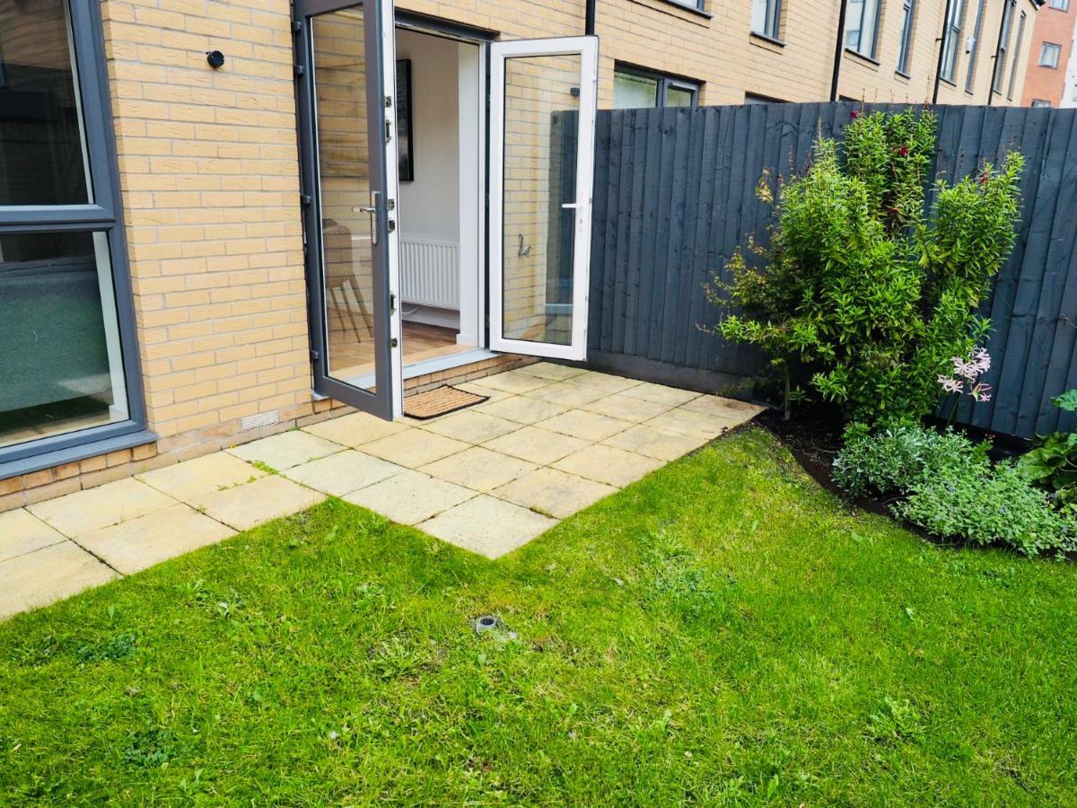 Stylish New Build With Garden And Free Parking Holiday home Taunton