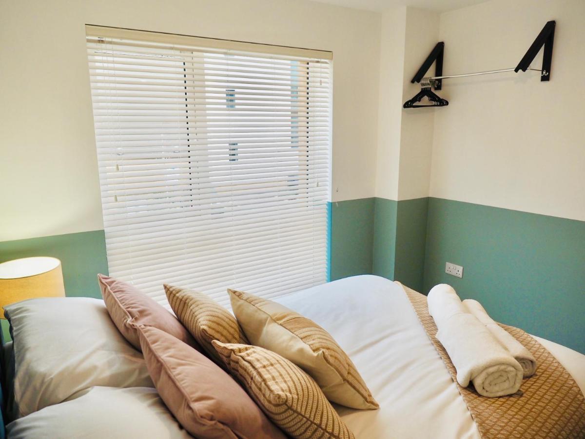Stylish New Build With Garden And Free Parking