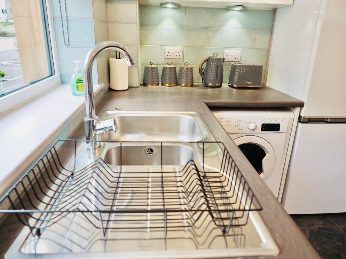 Stylish New Build With Garden And Free Parking *