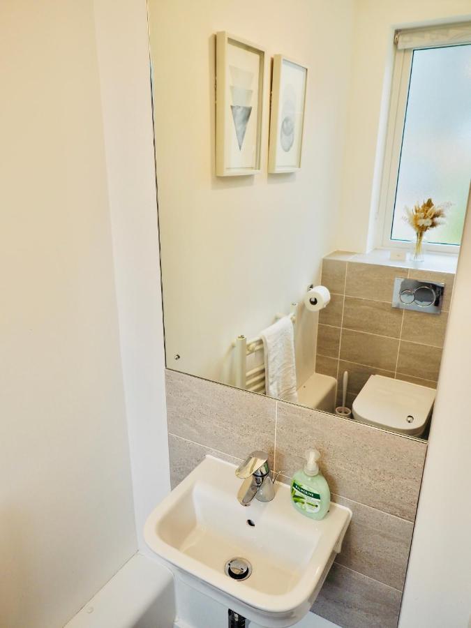 Stylish New Build With Garden And Free Parking Taunton