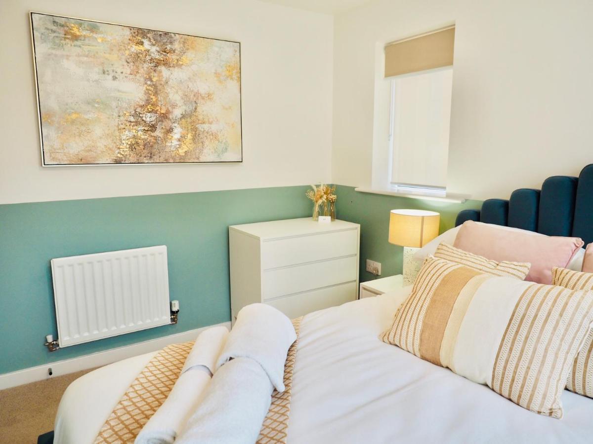 Stylish New Build With Garden And Free Parking Holiday home Taunton