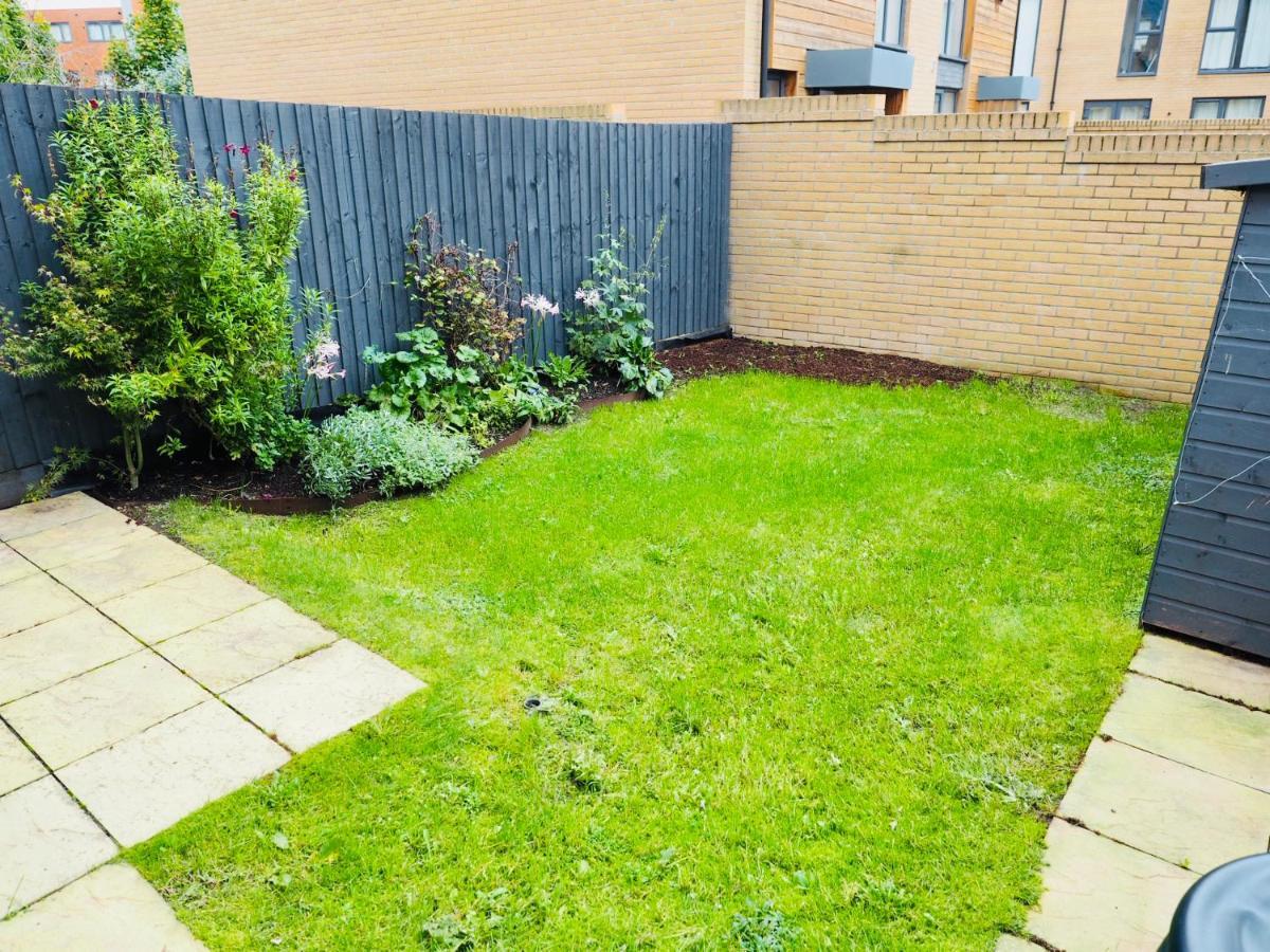 Stylish New Build With Garden And Free Parking *