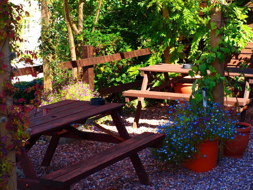 The Greyhound 4*