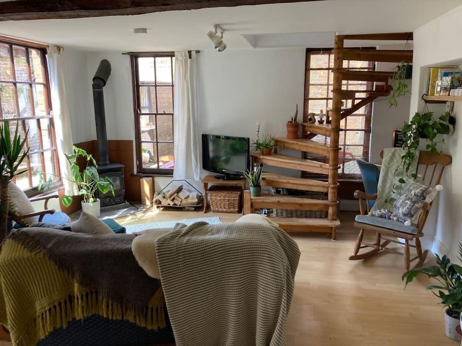 Charming Cottage, Central Taunton. Holiday home Taunton