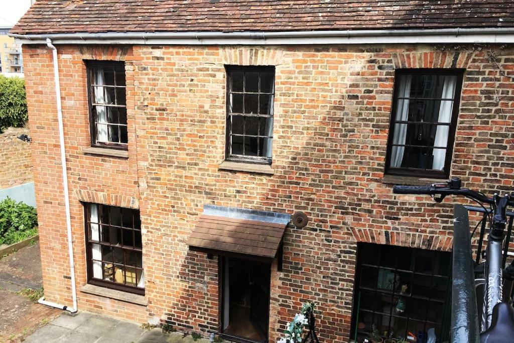 Holiday home Charming Cottage, Central Taunton. *