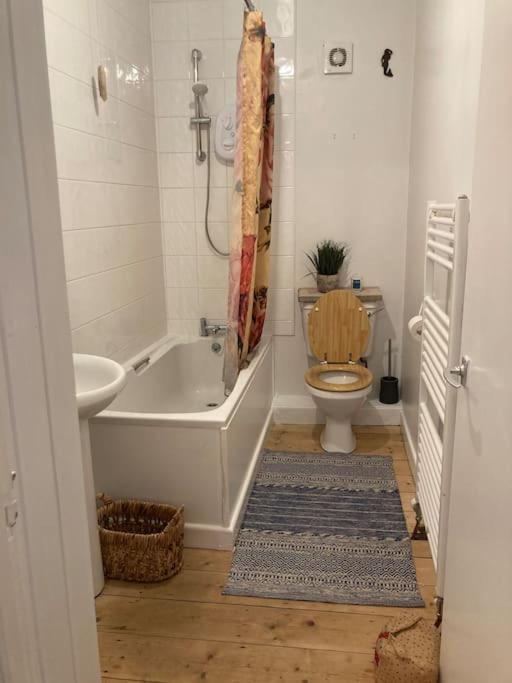 Charming Cottage, Central Taunton. Holiday home *