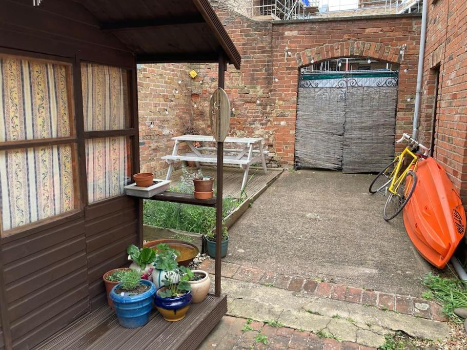 Charming Cottage, Central Taunton. Holiday home *