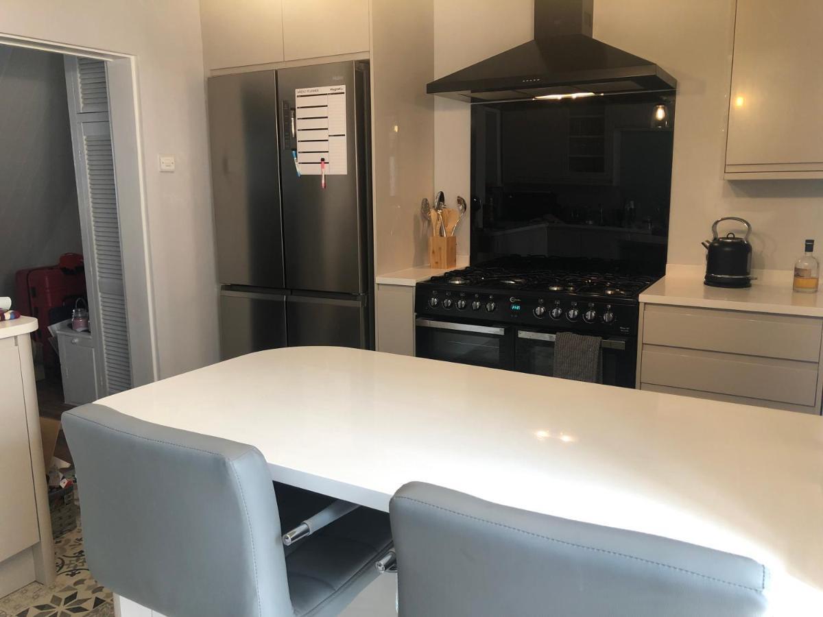 Homely Victorian Terraced Town House With Parking. Apartment *
