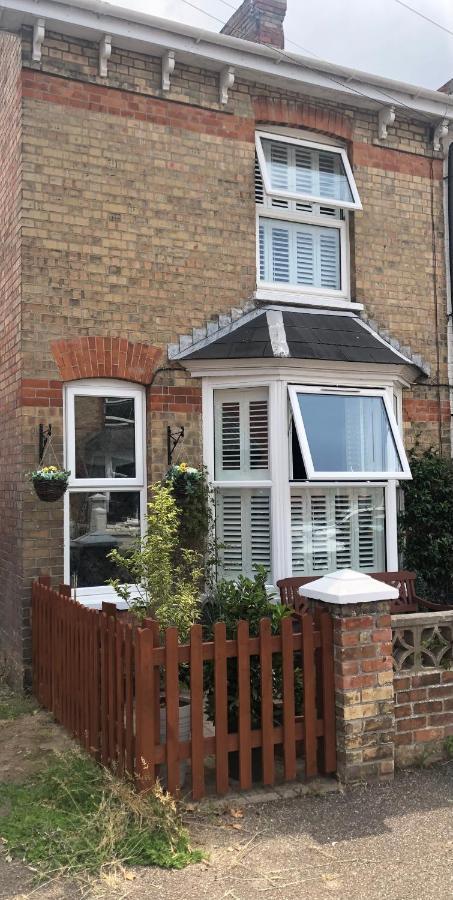Homely Victorian Terraced Town House With Parking. Apartment *